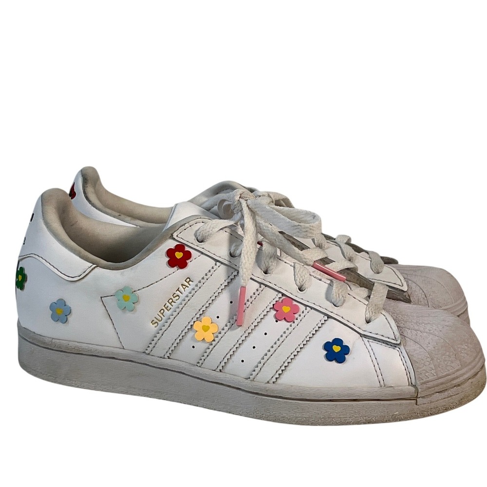 Adidas Hello Kitty Collab White‎ Flowers Superstar J Classic Sneakers Big Kid 6